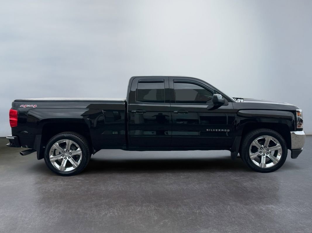 Used 2017 Chevrolet Silverado 1500 LT w/ All Star Edition image 4