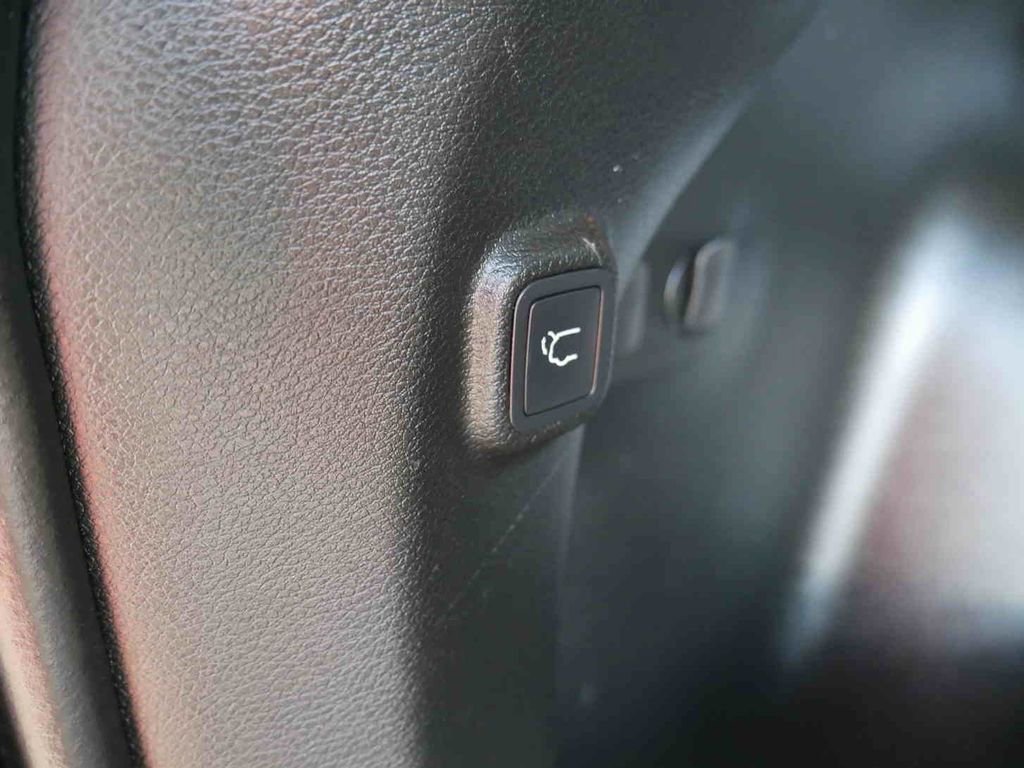 Used 2019 Jeep Cherokee Trailhawk image 10