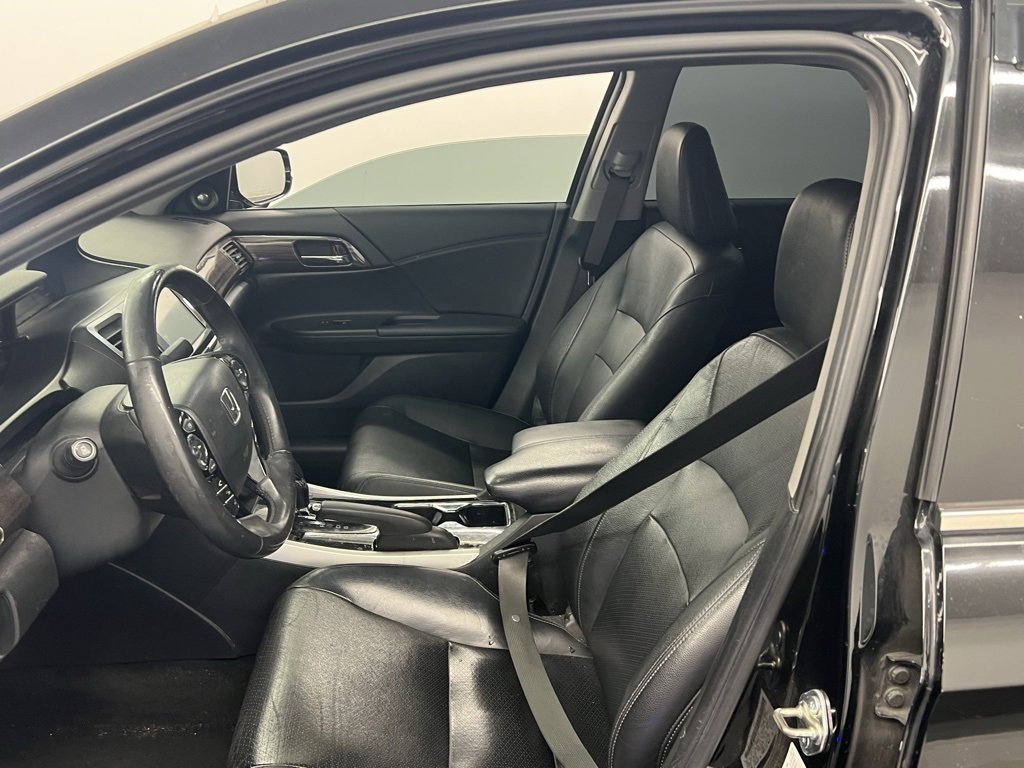 Used 2016 Honda Accord Touring image 7