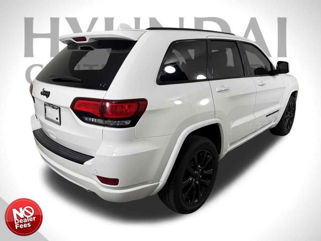 Used 2018 Jeep Grand Cherokee Laredo image 3