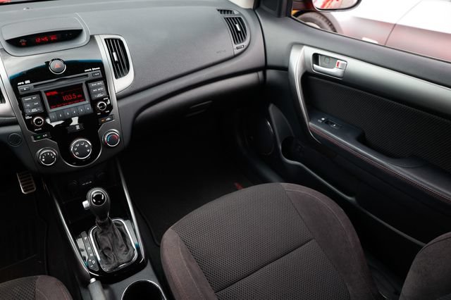 Used 2011 Kia Forte Koup SX FWD image 25