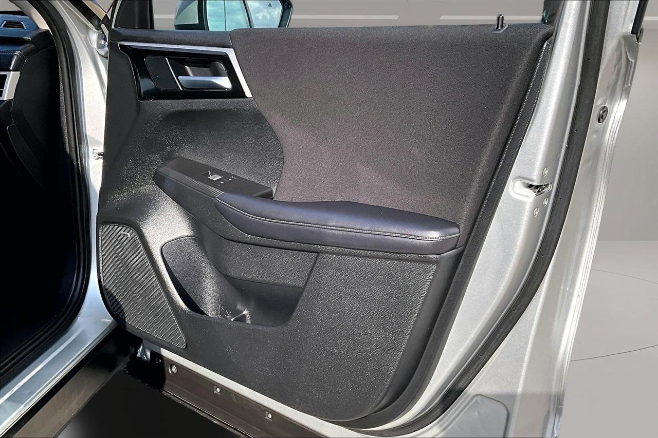 Used 2025 Mitsubishi Outlander ES image 27