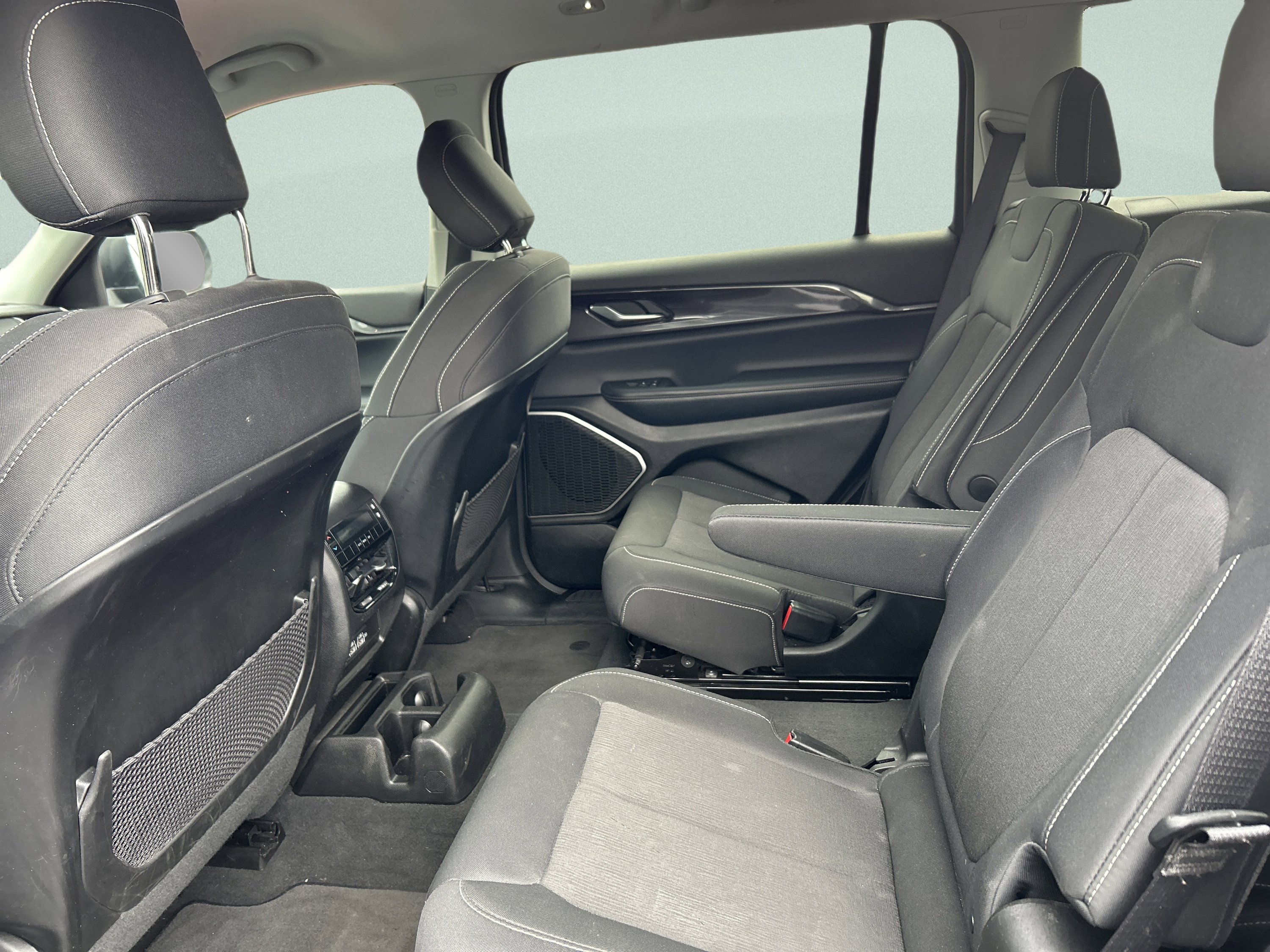 Used 2022 Jeep Grand Cherokee L Laredo w/ Luxury Tech Group I image 11