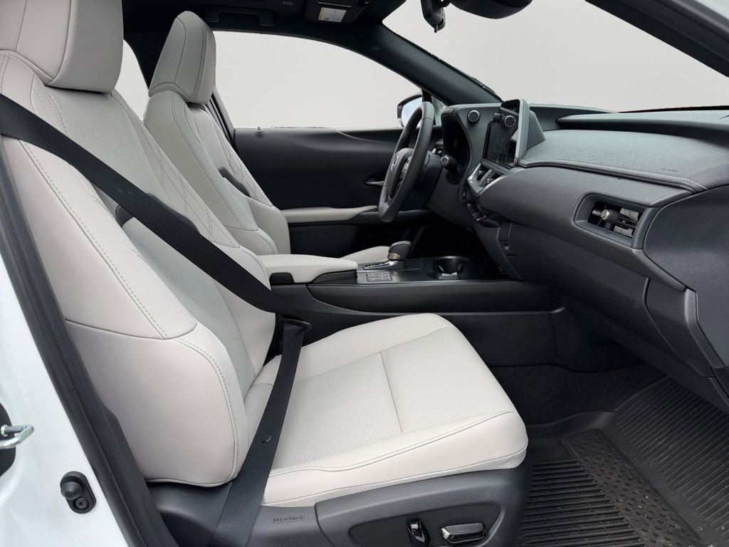 Used 2025 Lexus UX 300h AWD w/ Cold Area Package image 8