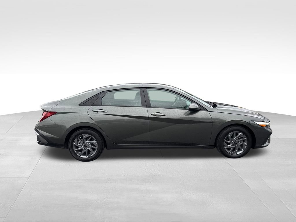 Used 2024 Hyundai Elantra SEL FWD image 7