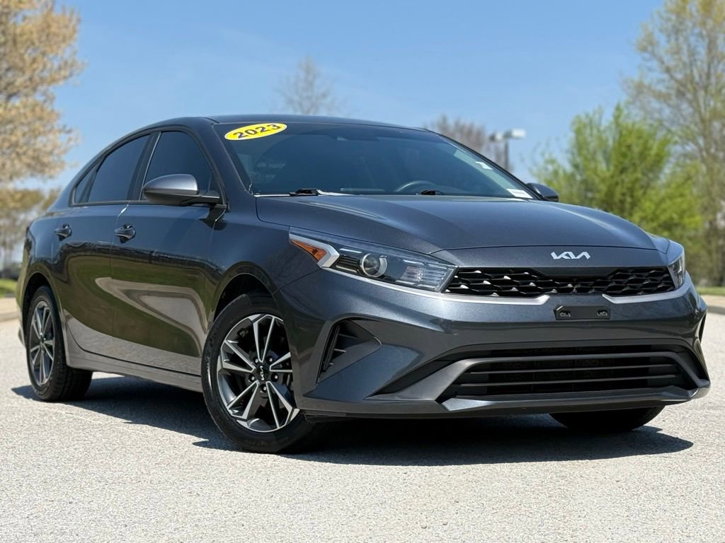 Used 2023 Kia Forte LXS image 2