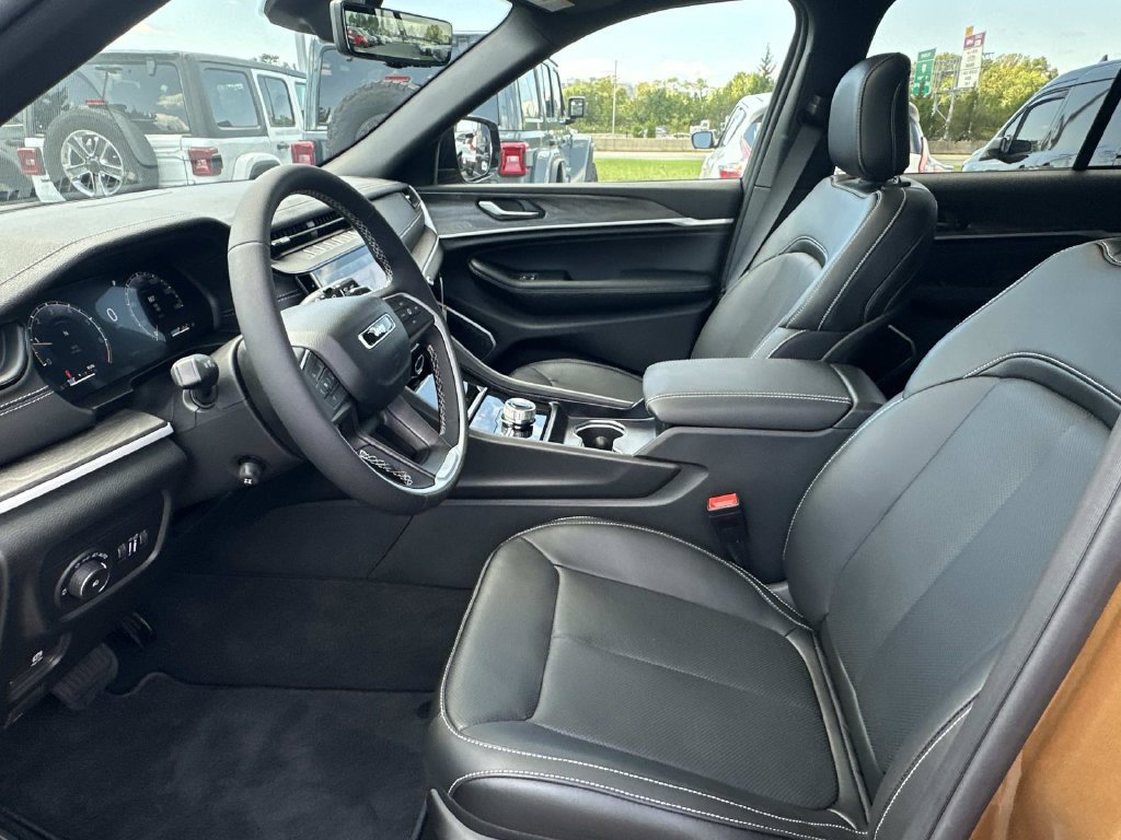 New 2026 Jeep Grand Cherokee Limited AWD/4WD image 17