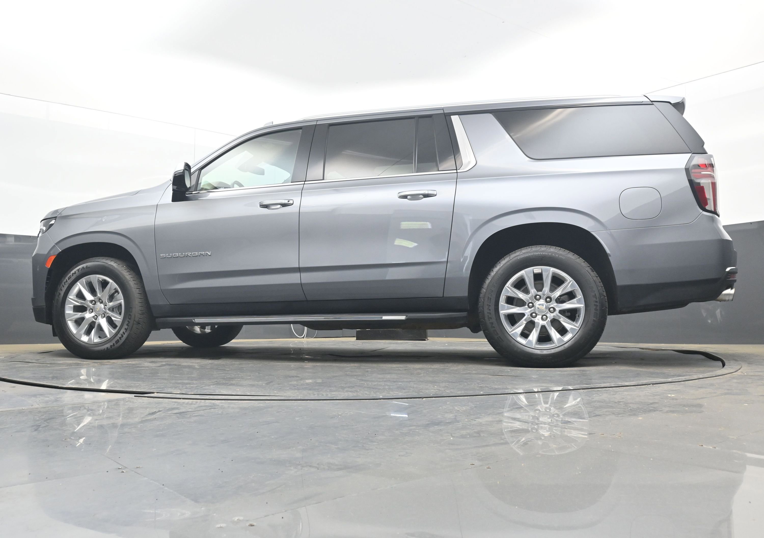 Used 2021 Chevrolet Suburban Premier image 27