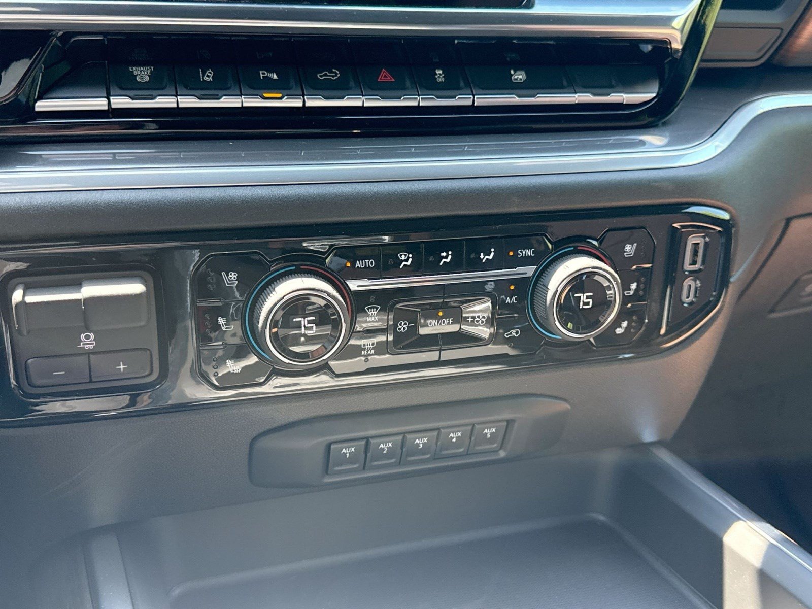 New 2026 Chevrolet Silverado 3500 High Country w/ High Country Premium Package AWD/4WD image 18