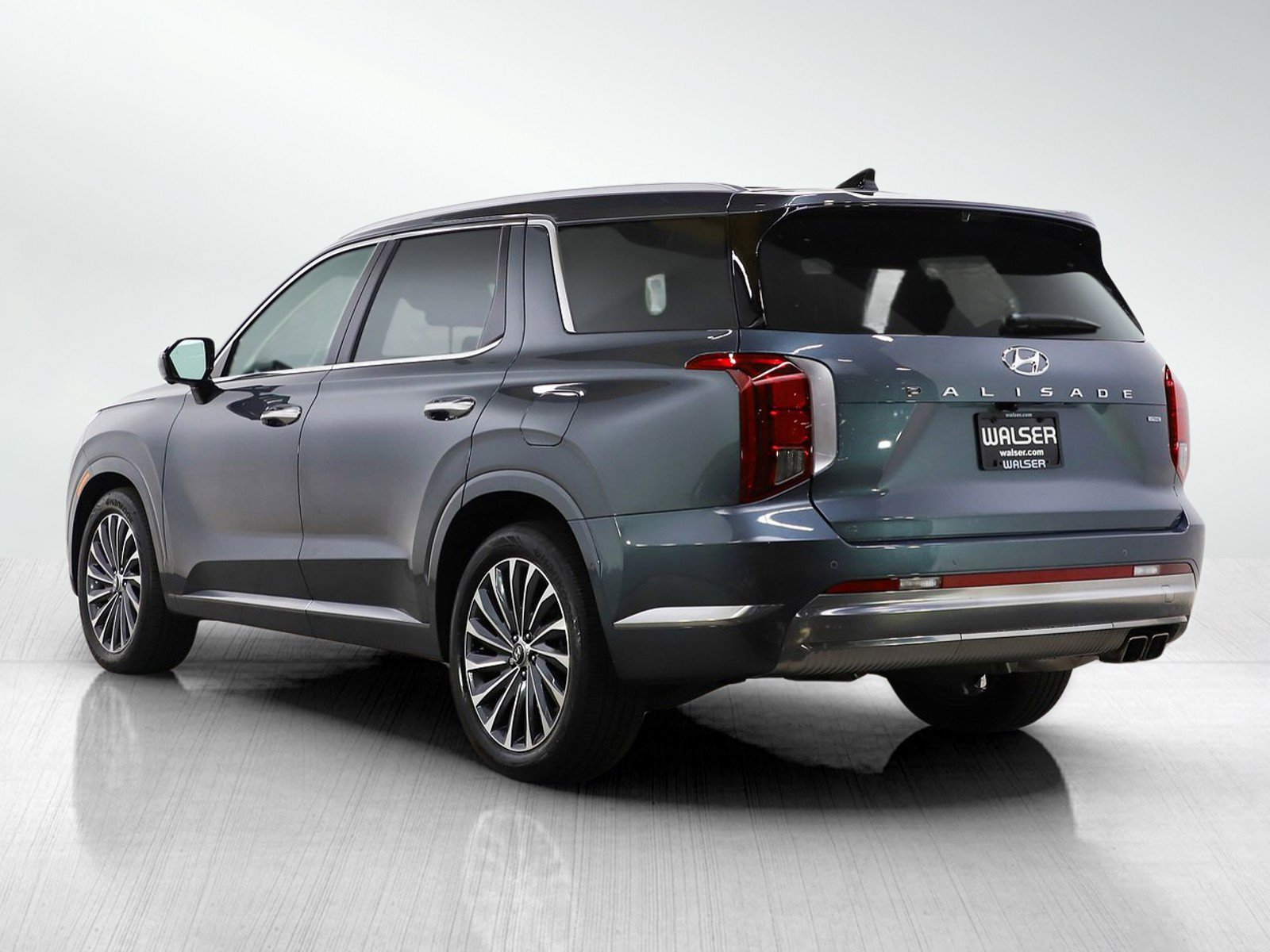 Used 2024 Hyundai Palisade Calligraphy image 3