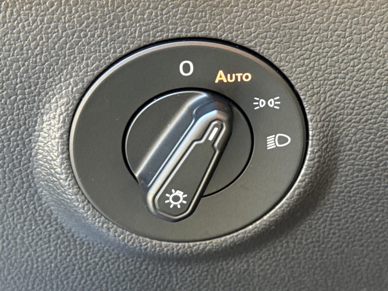 Certified 2023 Volkswagen Taos SEL image 31