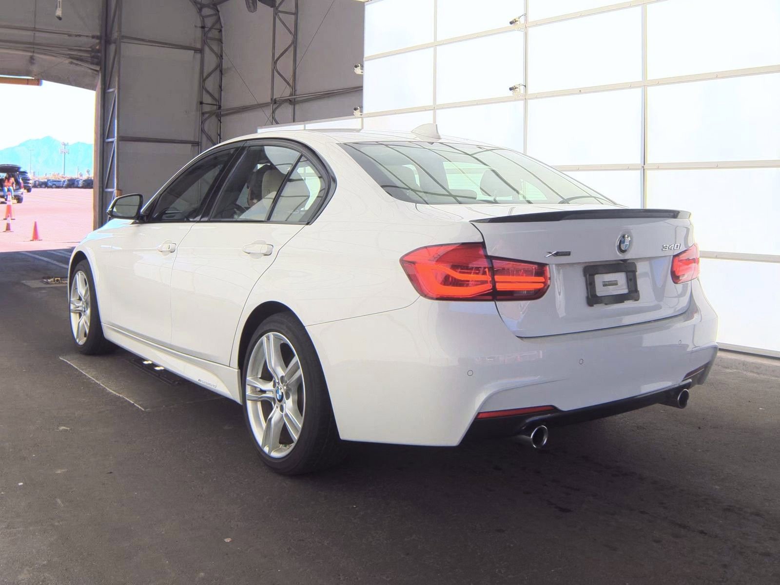 Used 2017 BMW 340i xDrive Sedan image 3