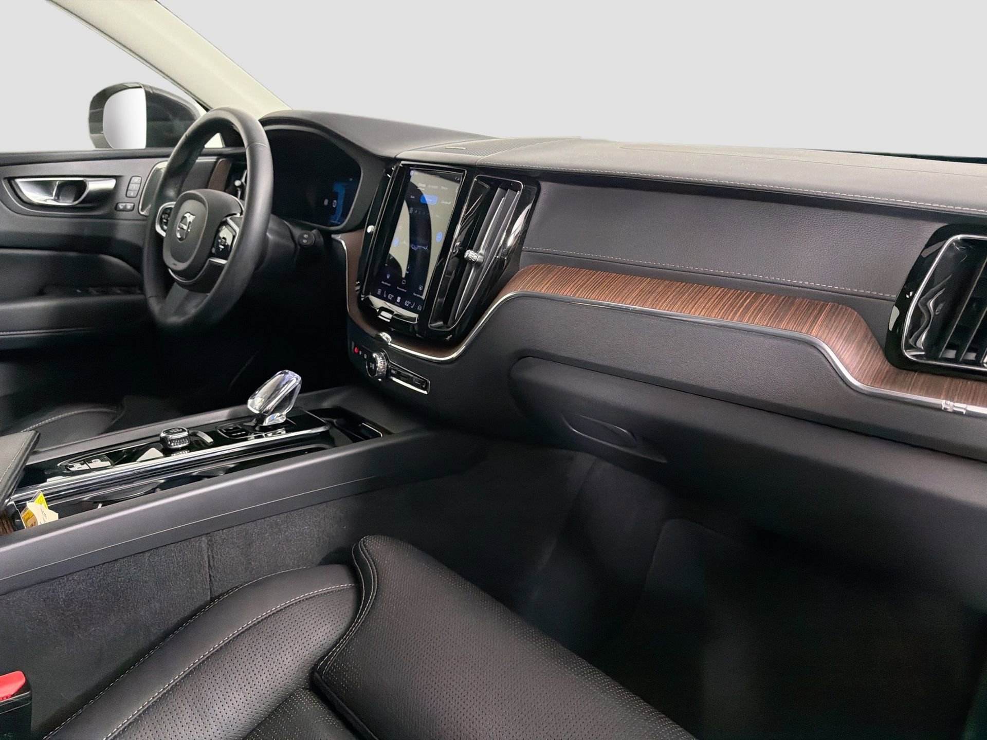 Certified 2023 Volvo XC60 B5 Ultimate w/ Protection Package FWD image 30