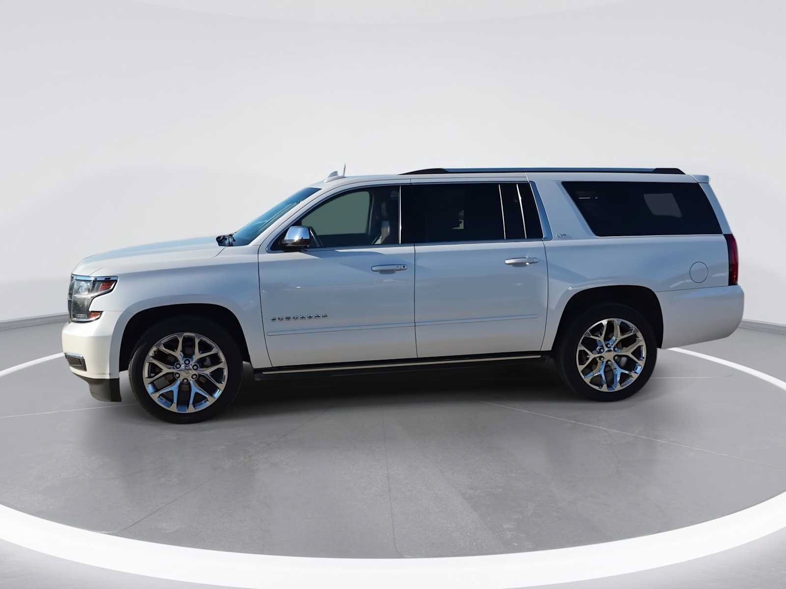 Used 2016 Chevrolet Suburban LTZ RWD image 4