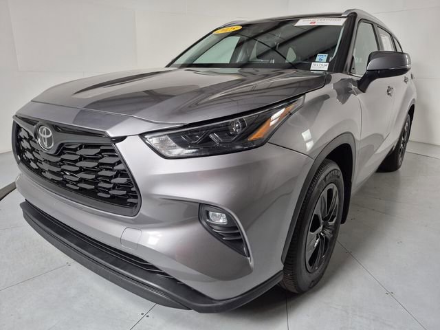 Certified 2025 Toyota Highlander XLE AWD/4WD image 1