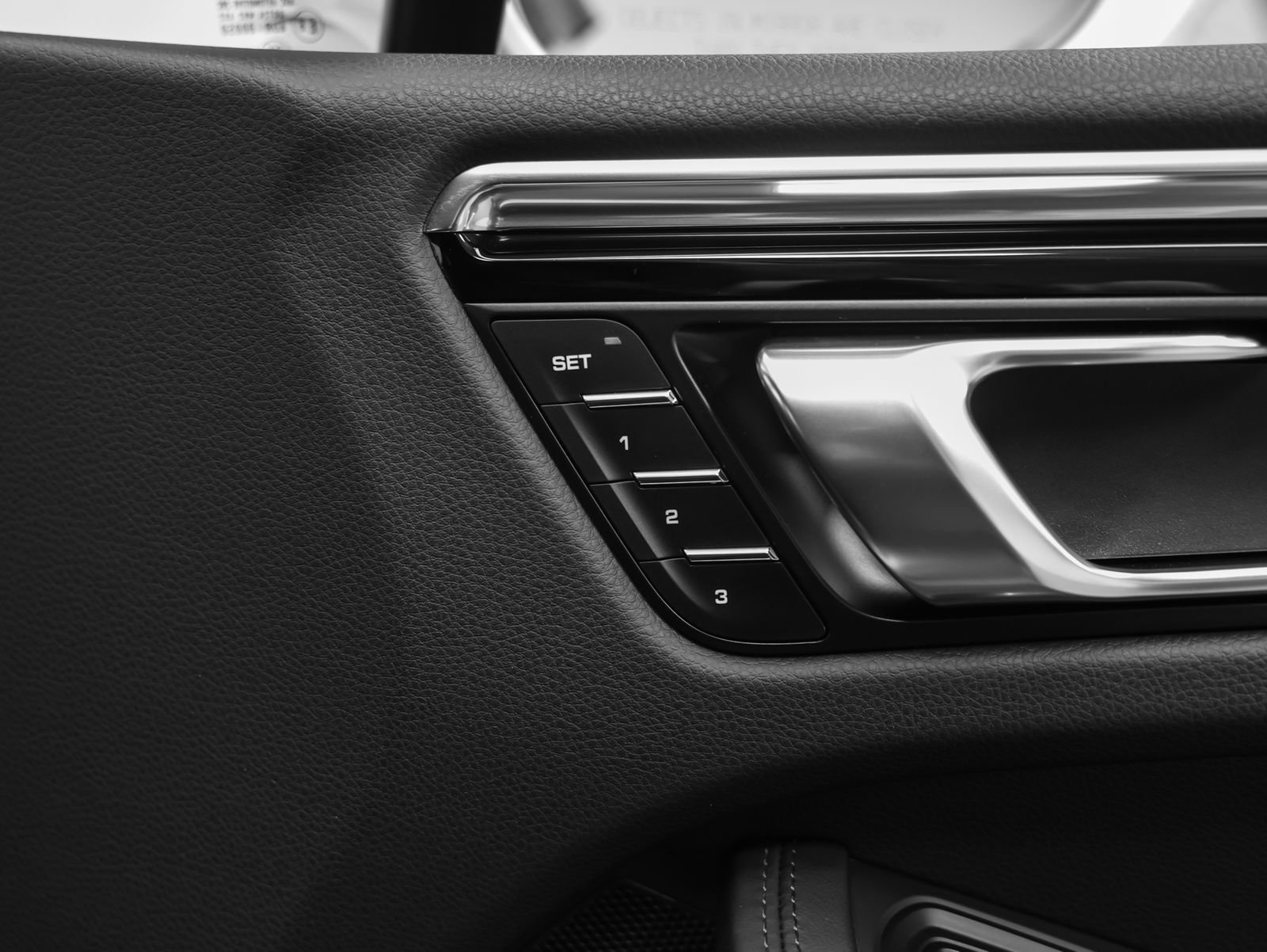 Certified 2025 Porsche Macan S image 23