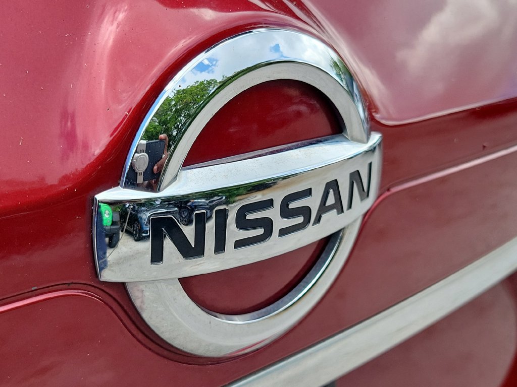 Used 2018 Nissan Rogue SV AWD/4WD image 12