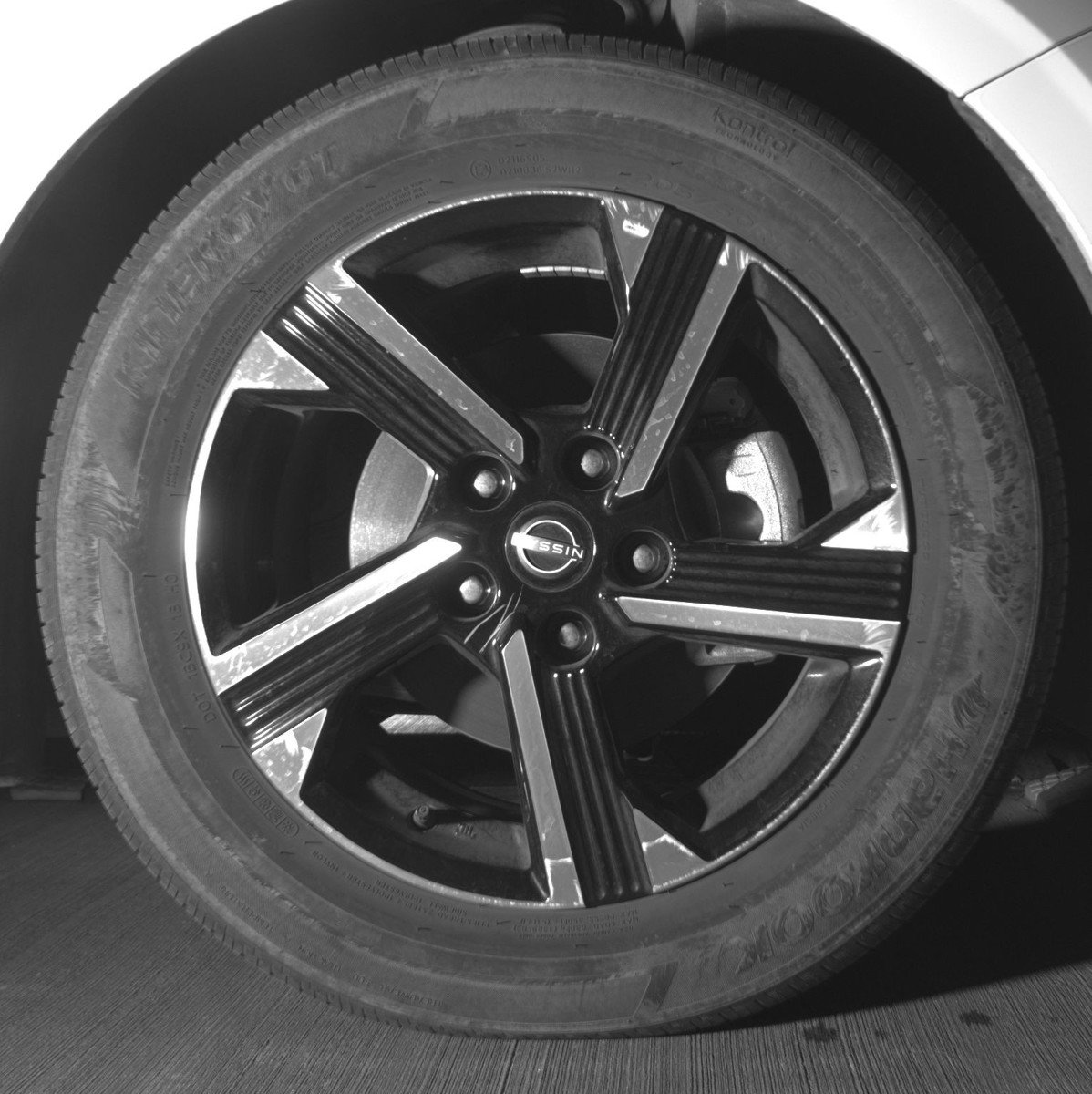 Used 2025 Nissan Sentra SV FWD image 13