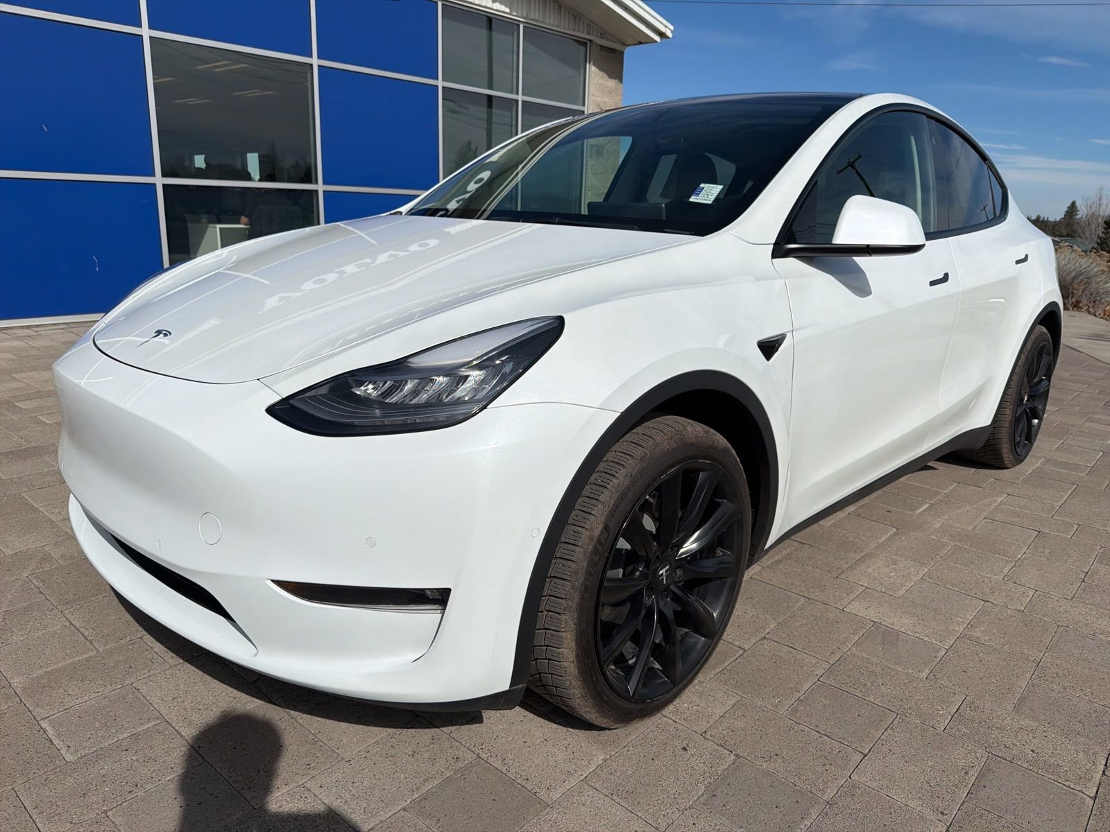 Used 2021 Tesla Model Y Standard Range image 3