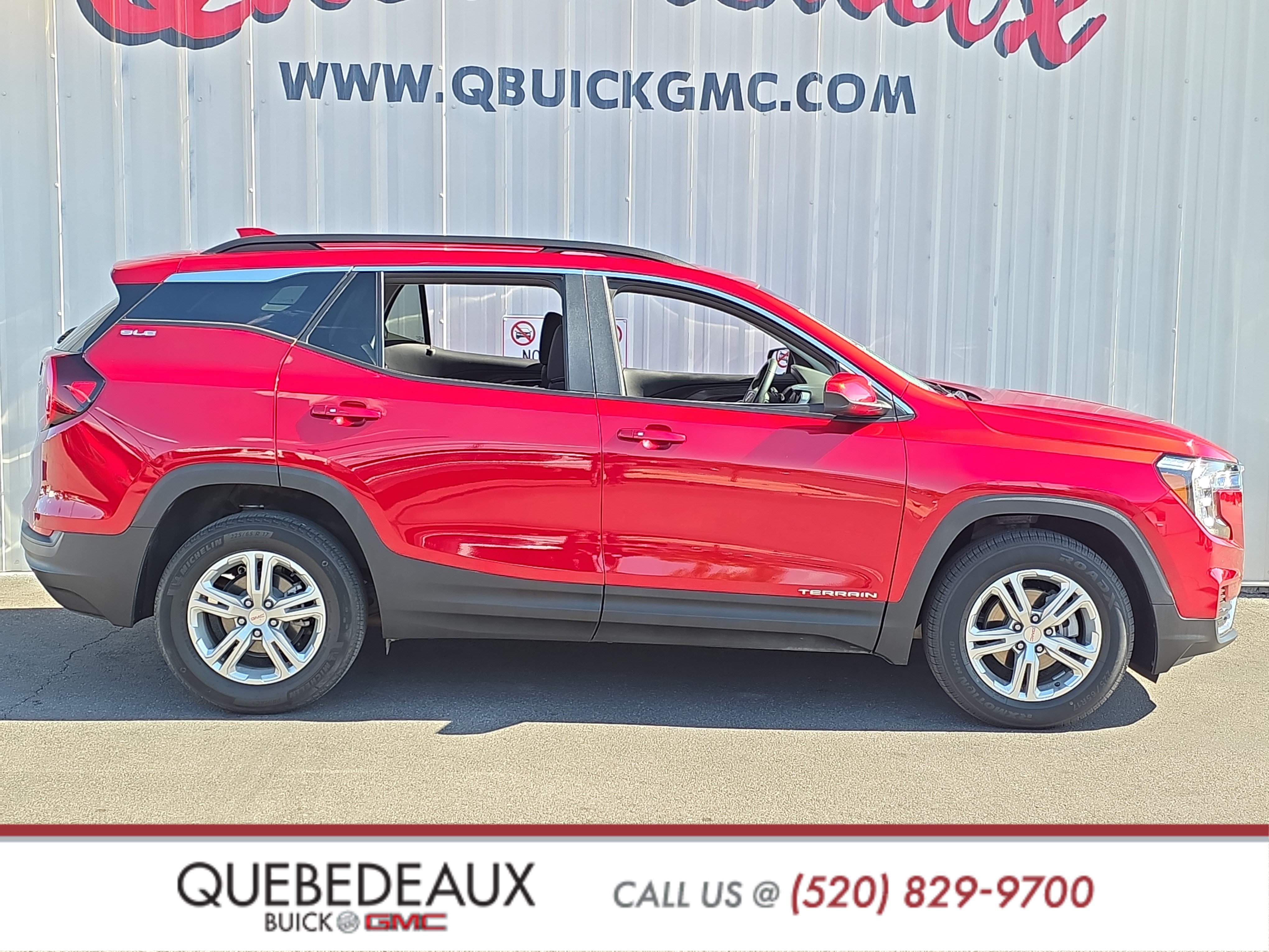 Used 2024 GMC Terrain SLE w/ Driver Convenience Package FWD image 8