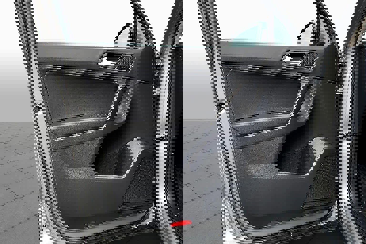 Used 2021 Volkswagen Tiguan SE image 20