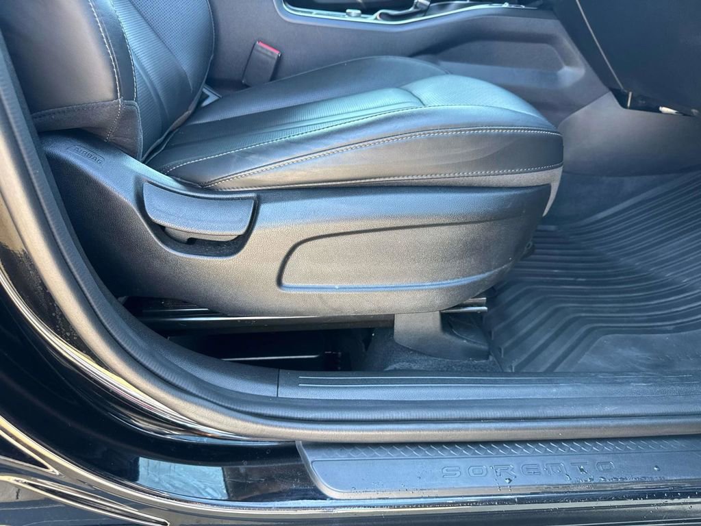 Used 2025 Kia Sorento S w/ Panoramic Sunroof Package FWD image 12