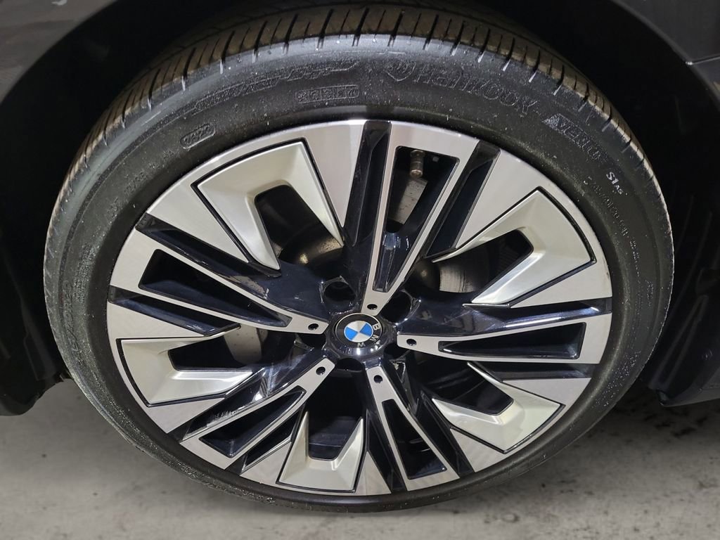 Used 2024 BMW 530i xDrive w/ Premium Package image 11