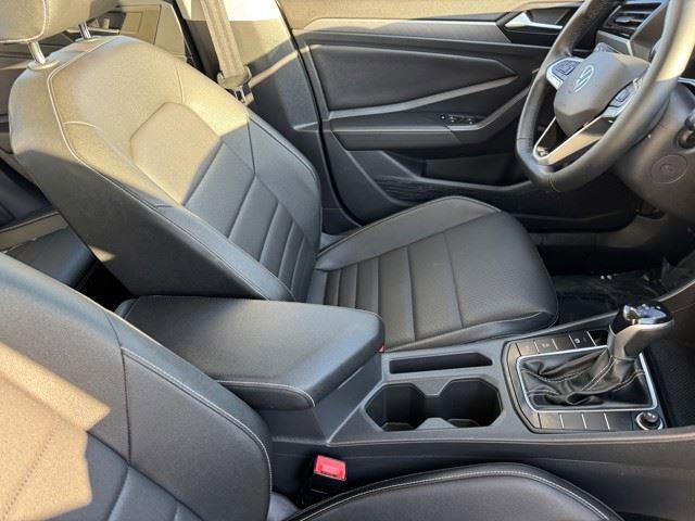 Used 2024 Volkswagen Jetta SE image 7