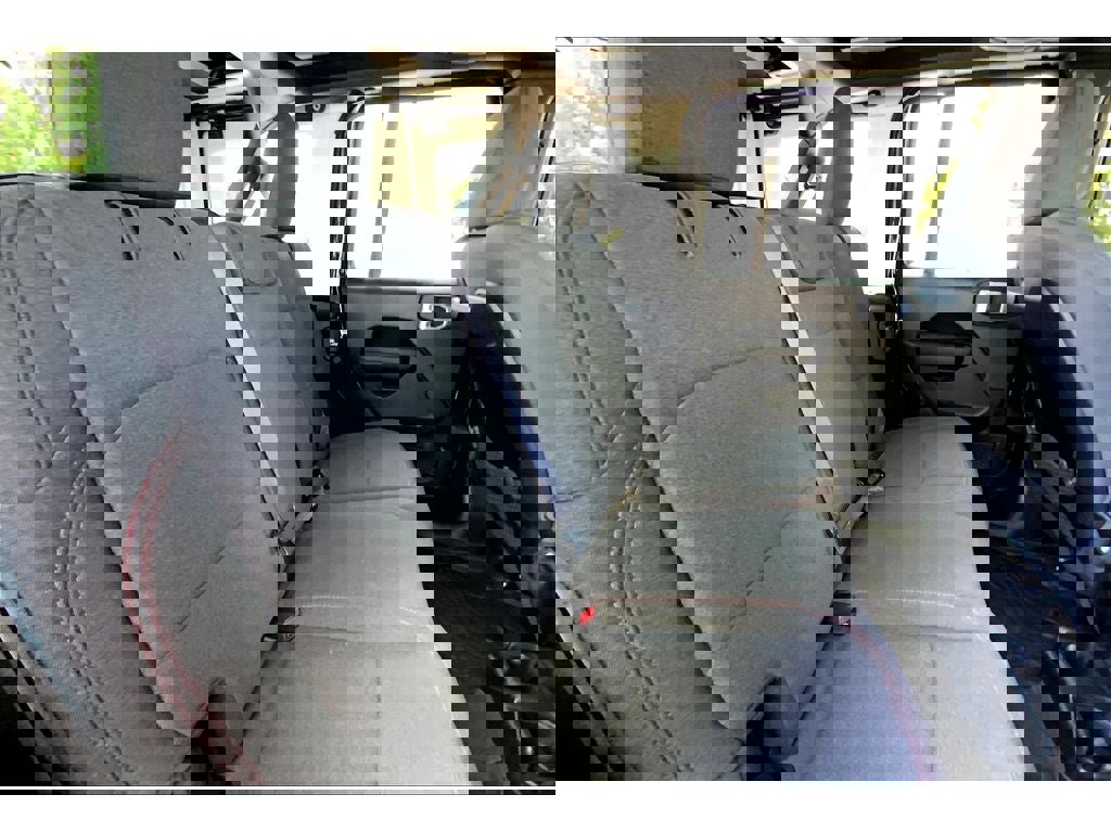 Used 2024 Jeep Wrangler Unlimited Rubicon w/ Technology Group image 27