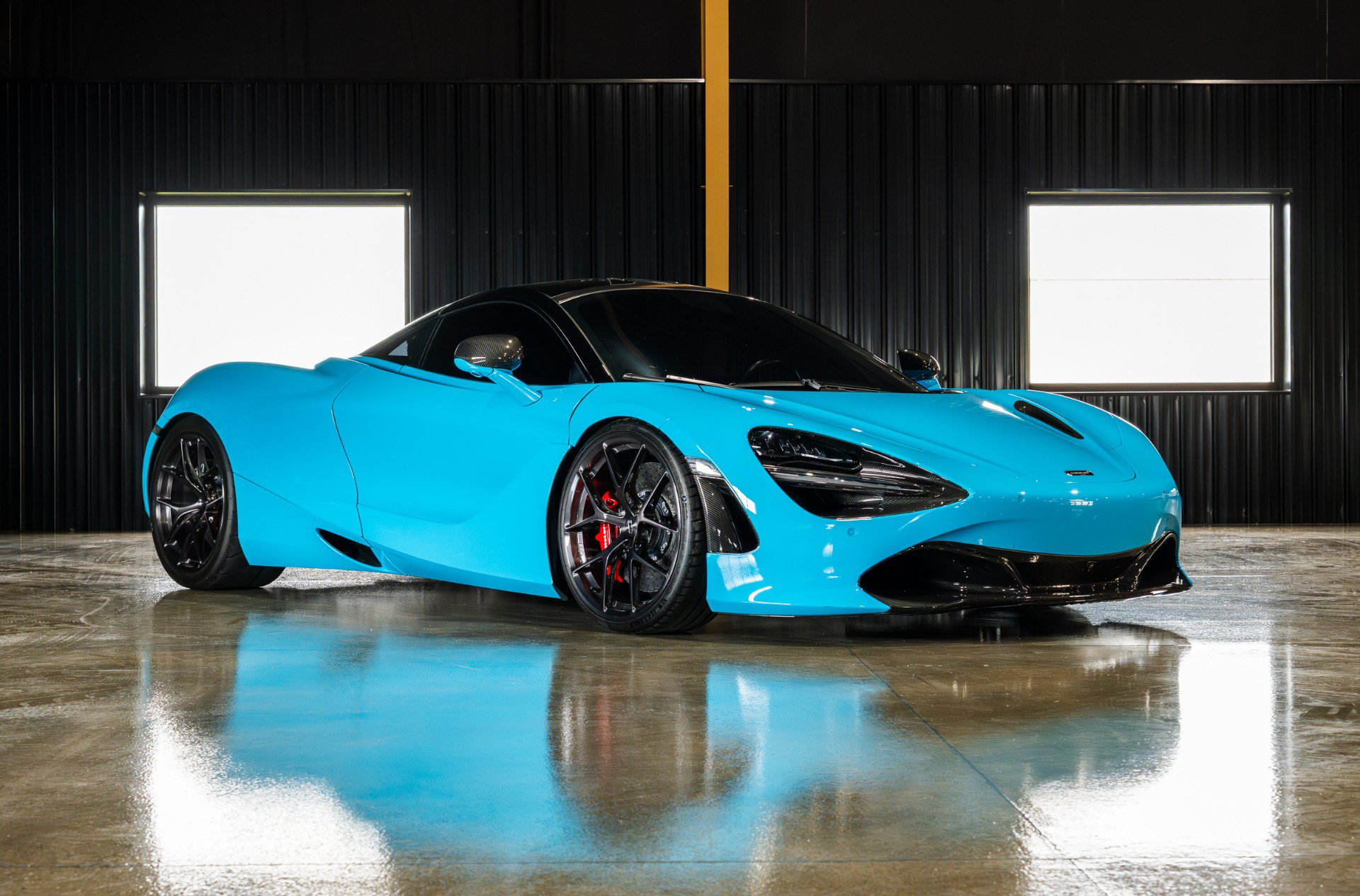 Used 2018 McLaren 720S RWD image 3