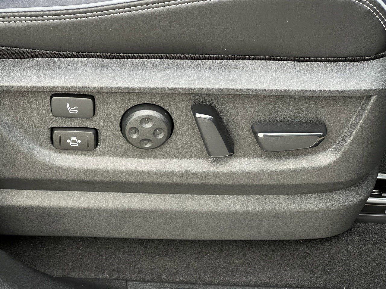 New 2026 INFINITI QX80 4WD w/ Sport Exterior Package image 23