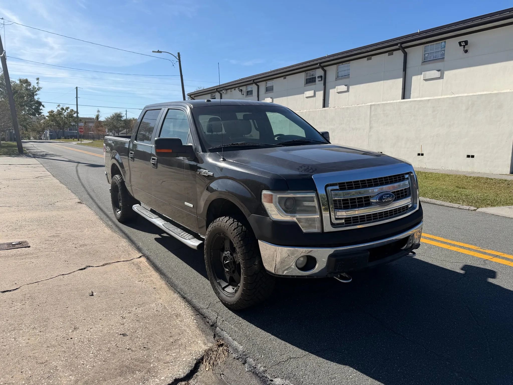 Used 2014 Ford F150 XLT w/ Equipment Group 302A Luxury image 4