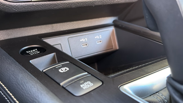 Certified 2025 Nissan Kicks SV AWD/4WD image 20