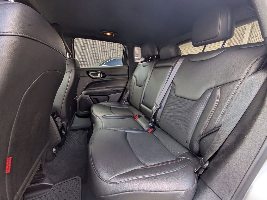 Used 2025 Jeep Compass Trailhawk AWD/4WD image 27
