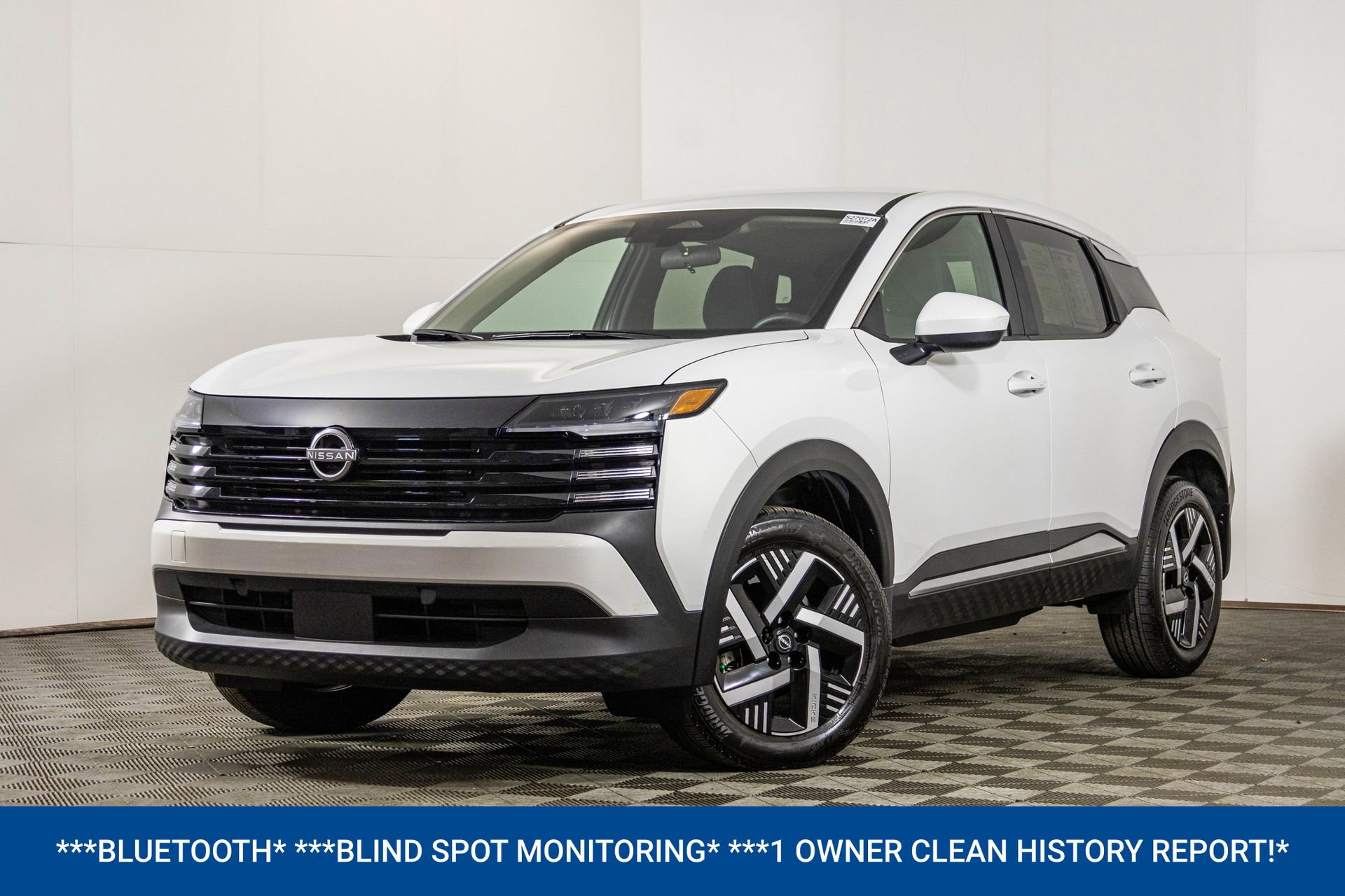 Used 2025 Nissan Kicks SV image 2