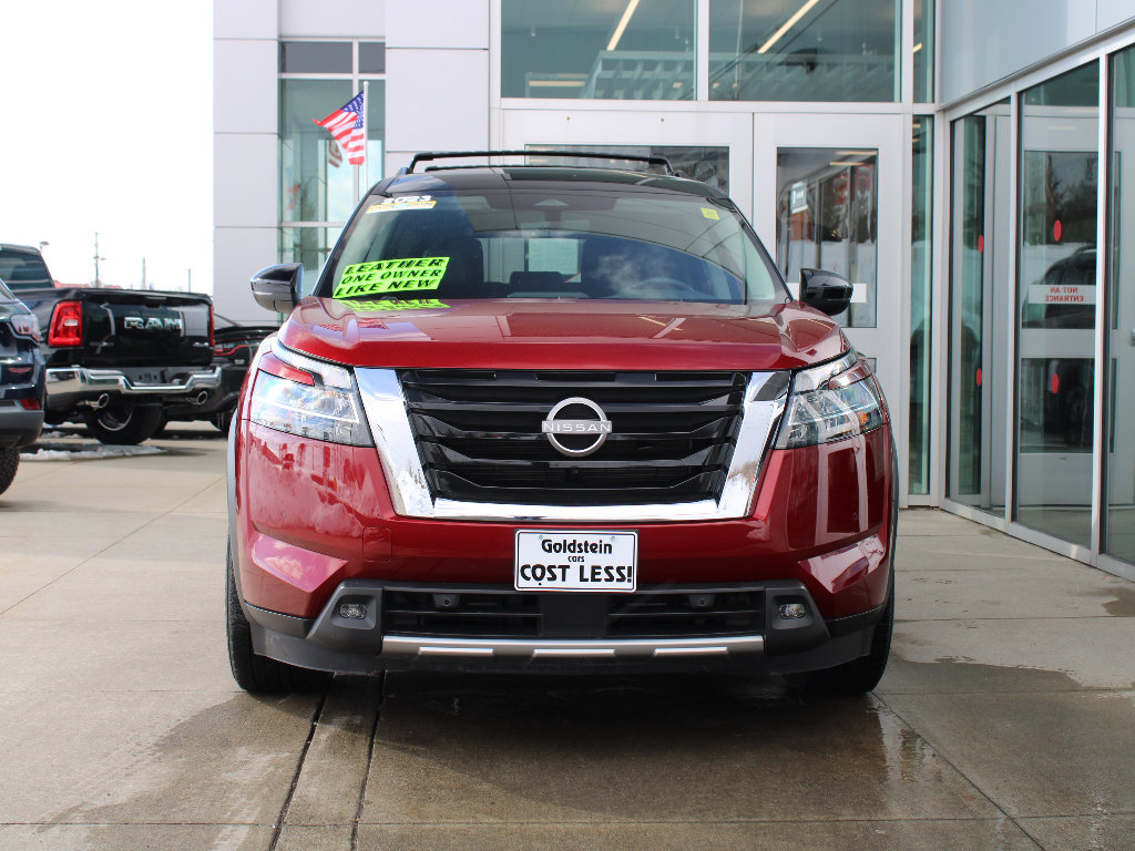 Used 2023 Nissan Pathfinder SL image 2