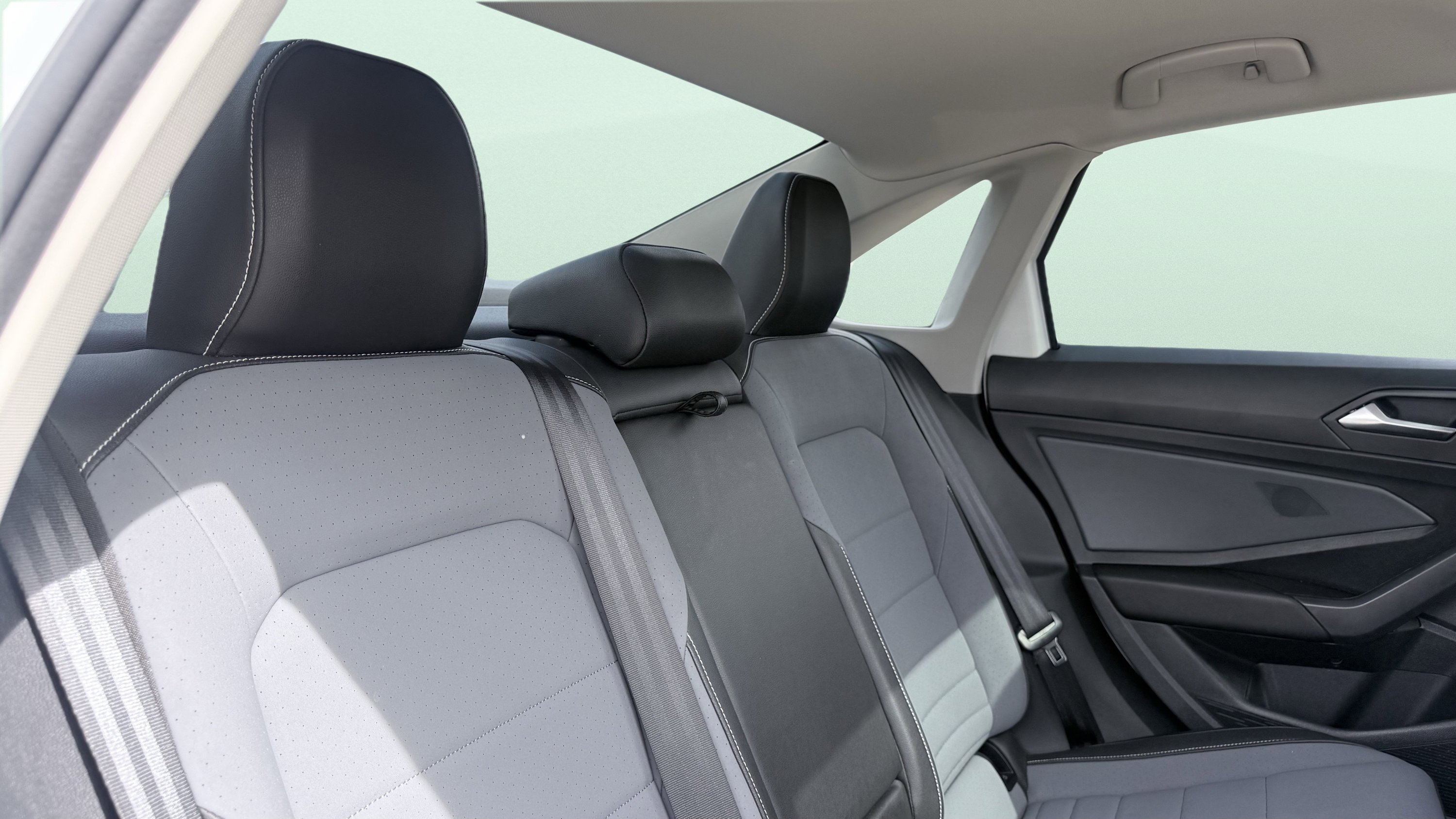 Used 2025 Volkswagen Jetta SE FWD image 38