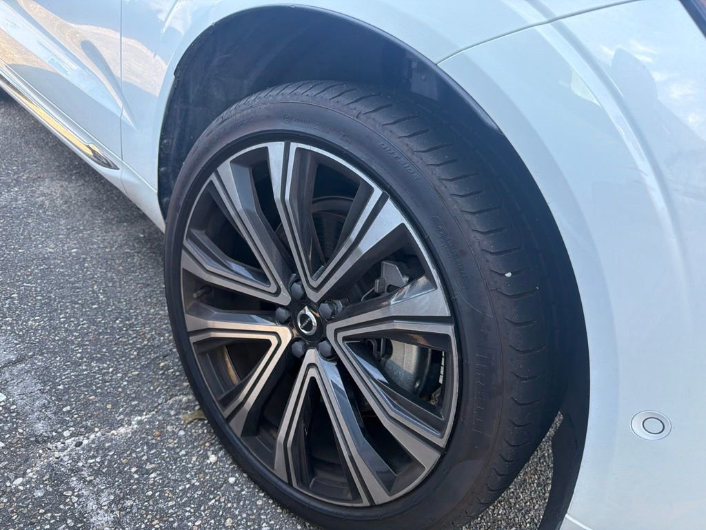 Used 2023 Volvo XC60 B5 Ultimate AWD/4WD image 4