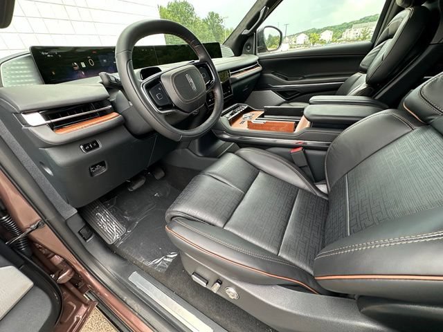 New 2027 Lincoln Navigator Black Label AWD/4WD image 15