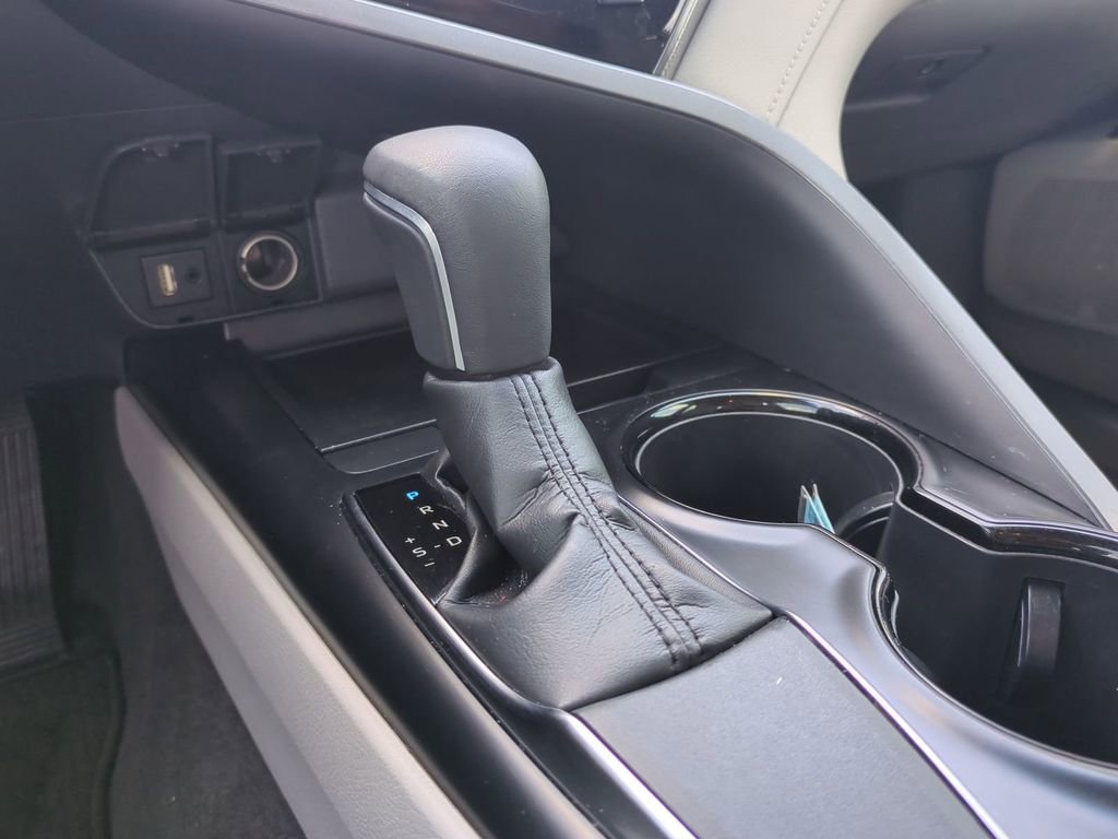 Used 2019 Toyota Camry SE w/ Convenience Package FWD image 19