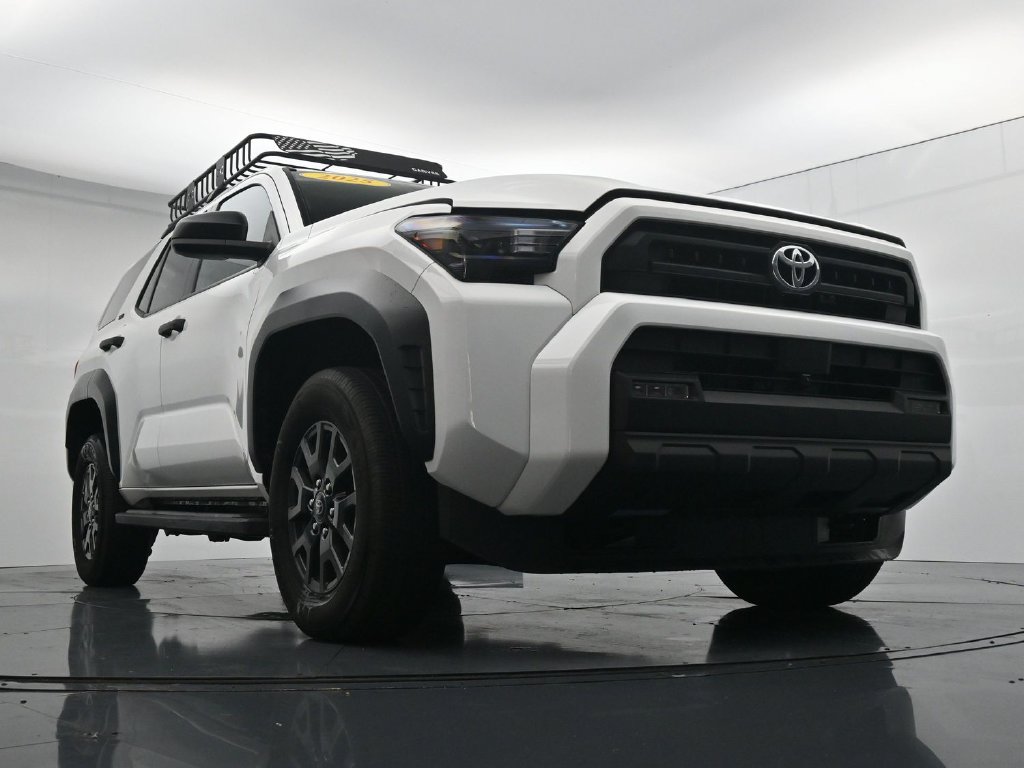 Used 2025 Toyota 4Runner SR5 AWD/4WD image 33