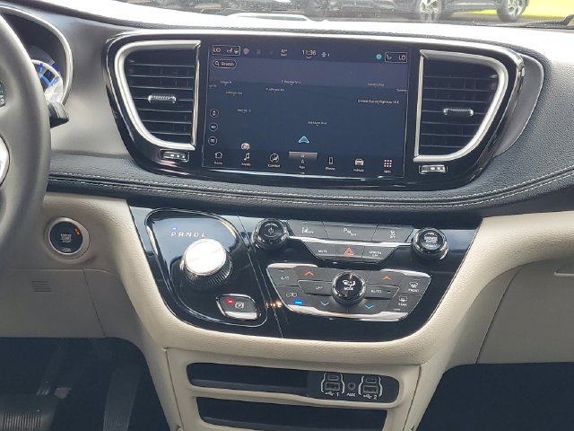 Used 2024 Chrysler Pacifica Limited FWD image 31