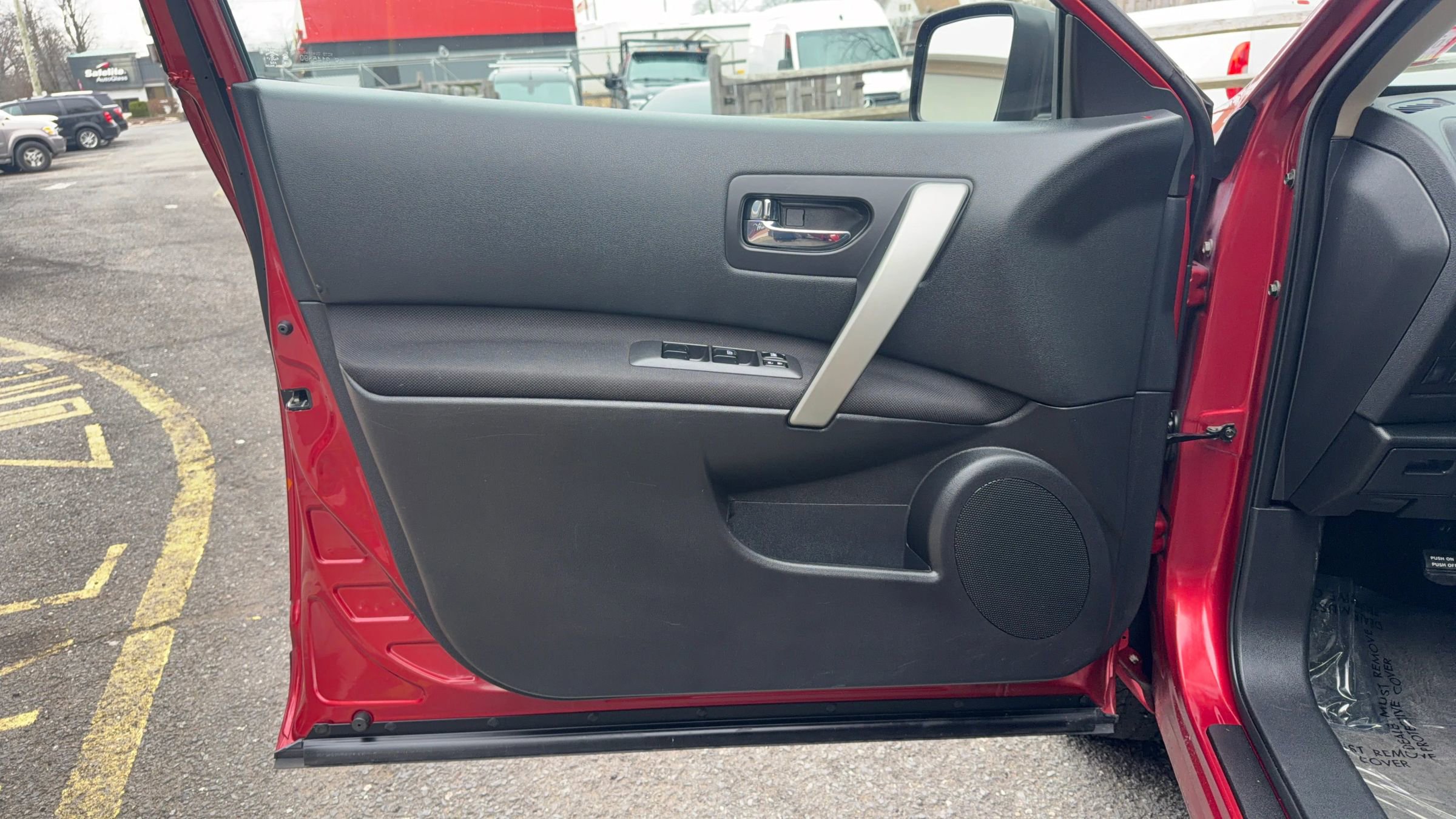 Used 2011 Nissan Rogue S image 13