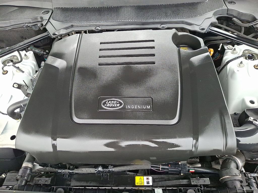 Certified 2025 Land Rover Discovery S image 26