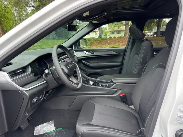 New 2027 Jeep Grand Cherokee Laredo X AWD/4WD image 2