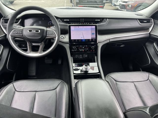 Used 2023 Jeep Grand Cherokee L Limited w/ Luxury Tech Group II AWD/4WD image 15
