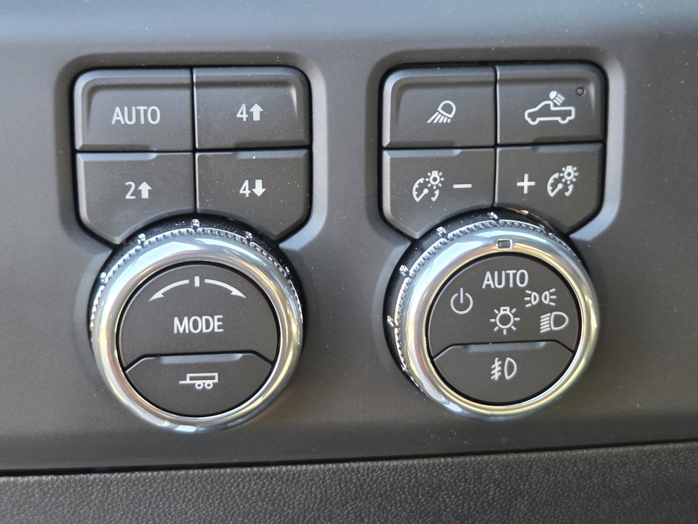 New 2026 GMC Sierra 2500 AT4 w/ AT4 Premium Plus Package AWD/4WD image 32