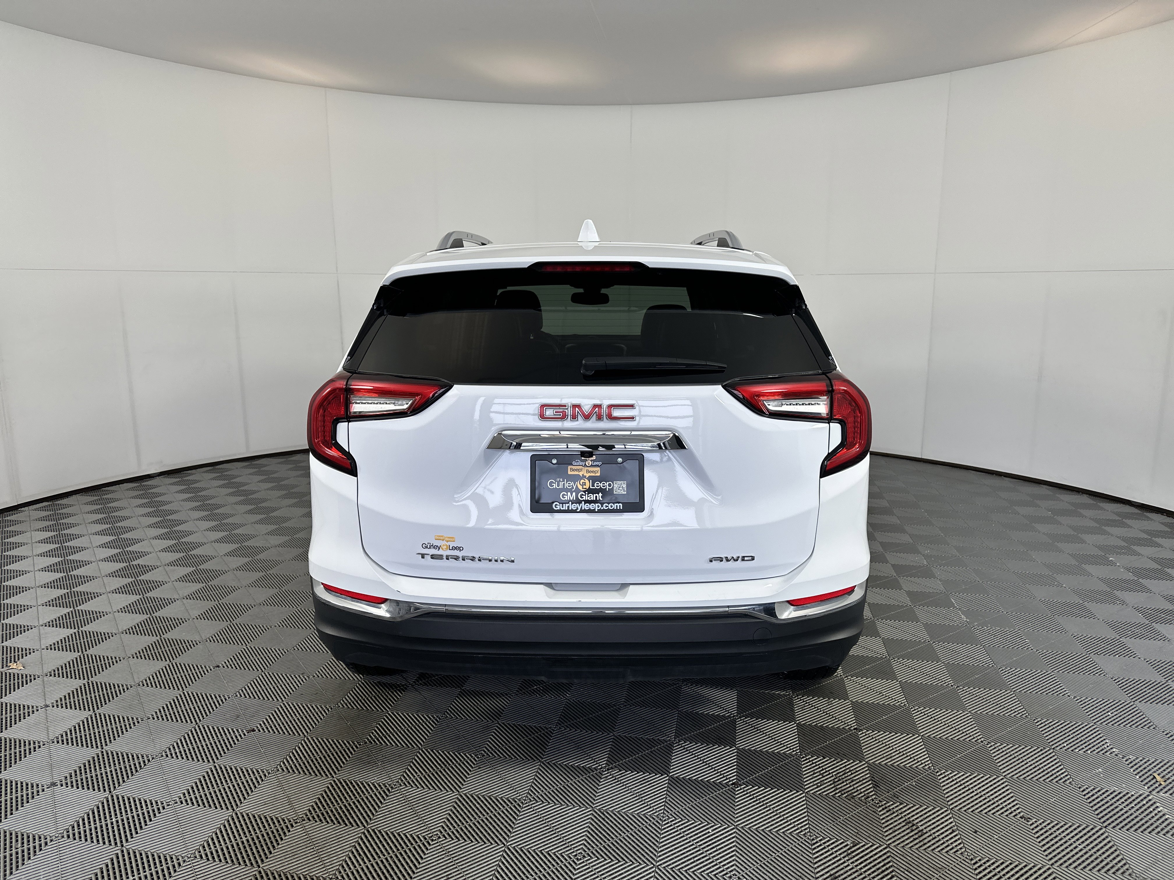 Certified 2024 GMC Terrain SLT image 9