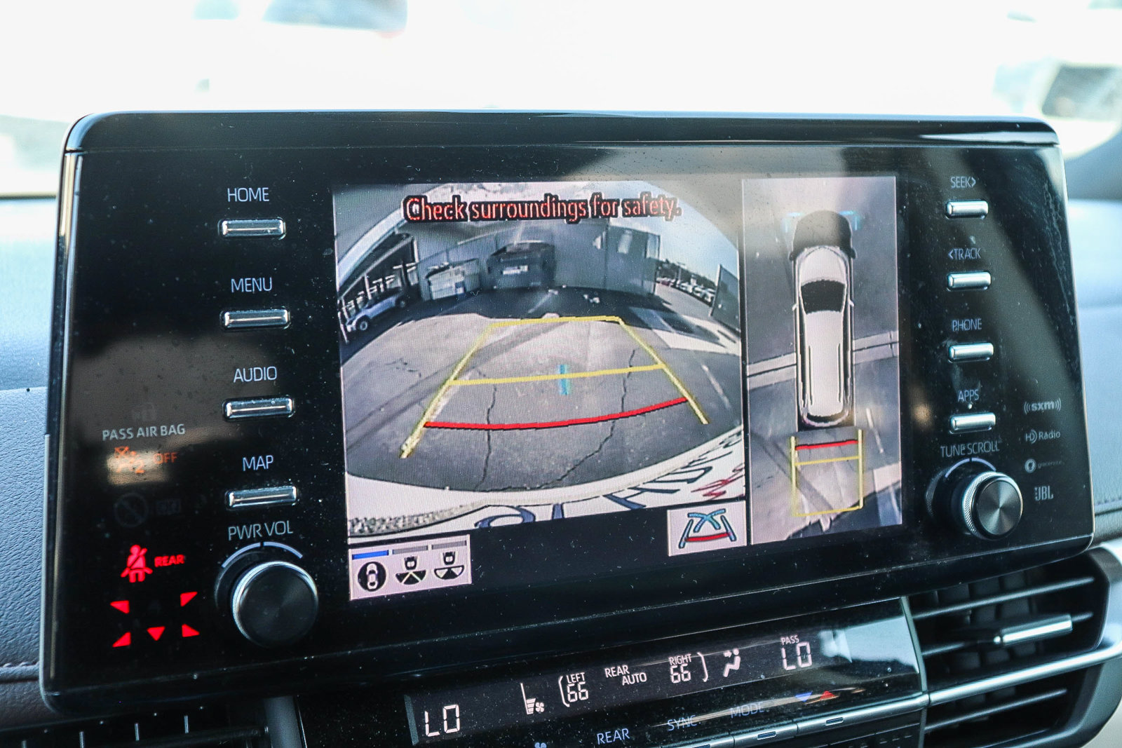 Used 2024 Toyota Sienna Platinum FWD image 21