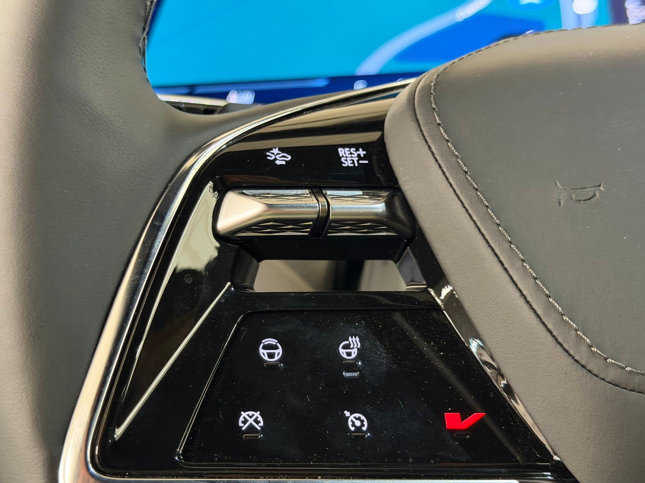 New 2026 Cadillac Vistiq Premium Luxury w/ LPO, Floor Liner Package AWD/4WD image 16